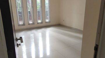 Gambar 3 Rumah Bagus Unfurnished di Raffles Hills, Jakarta Timur