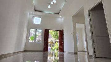 Gambar 5 Rumah Bagus Unfurnished SHM di Kota Wisata, Jakarta Timur