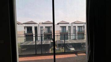 Gambar 2 Rumah Mewah 3 Lantai Di Pusat Kota Bsd City Zora