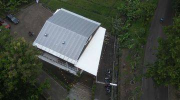 Gambar 2 Rumah Makan Jalan Utama Waduk Jatigede