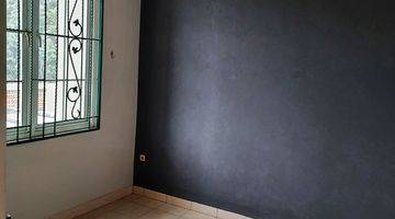 Gambar 4 Rumah 2 Lantai Bagus Unfurnished SHM 3+1 Kamar Tidur Bebas Banjir