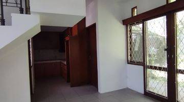 Gambar 5 Rumah 2 Lantai Bagus SHM di Jl.cigadung Raya Barat, Bandung