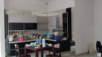 Gambar 4 Rumah 2 Lantai Bagus Semi Furnished SHM di Sunset Road , Denpasar