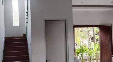 Gambar 5 Rumah 2 Lantai Bagus Semi Furnished SHM di Sunset Road , Denpasar