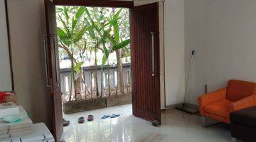 Gambar 2 Rumah 2 Lantai Bagus Semi Furnished SHM di Sunset Road , Denpasar