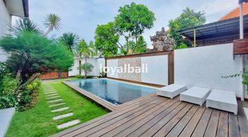 kolam renang stylish 3 bedroom villa with