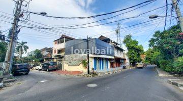 Gambar 5 Rumah, A big house with shophouse in business area in Sudirman, Denpasar, Bali