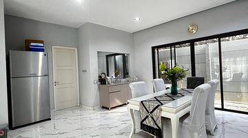 ruang makan rumah siap huni full furnished.sangat