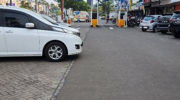 Gambar 4 Ruko Gandeng 2 di Boulevard Gading Serpong Dengan Row Jalan 2 Jalur Dgn Traffic 24 Jam