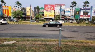 Gambar 3 Ruko Gandeng 2 di Boulevard Gading Serpong Dengan Row Jalan 2 Jalur Dgn Traffic 24 Jam