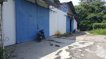 tampak depan disewakan gudang dekat dengan toll