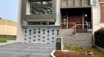 tampak depan rumah mewah cluster scarlet the