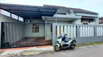 tampak depan rumah di manahan banjarsari solo