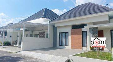 tampak depan rumah furnish cluster mewah di