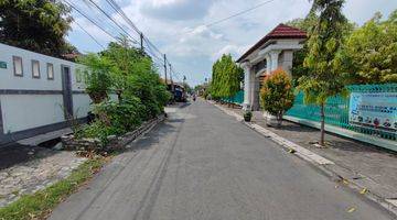 Gambar 2 Rumah Jl. Pandean Lamper Tengah Kota Seberang Sekolah, Peterongan