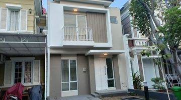 tampak depan dijual rumah baru 2 lantai