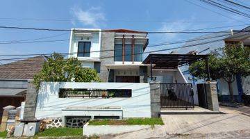 tampak depan dijual rumah posisi hook jalan