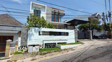 tampak depan dijual rumah posisi hook jalan