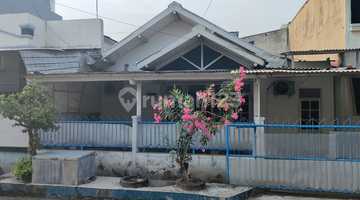 tampak depan rumah dekat bandara dan binus,