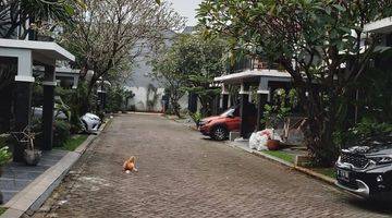 Gambar 5 Rumah Bagus 2lt Di Jatipadang Townhouse