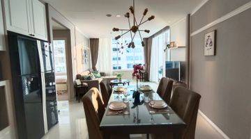 ruang keluarga regatta apartemen view laut