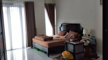 Gambar 5 Rumah 2 Lantai Baru Semi Furnished SHM di Bsd