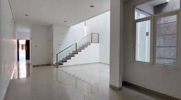 Gambar 5 Rumah 2 Lantai Bagus Semi Furnished SHM di Pondok Indah, Jakarta Selatan