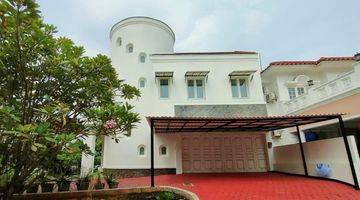 Gambar 1 Rumah Megah di Kota Wisata Cileungsi Cibubur 2 Lt Semi Furnished