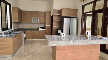 Gambar 4 Rumah 2 Lantai Semi Furnished Area Pondok Indah