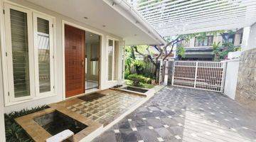 Gambar 1 Rumah Tropikal 4 Kamar Di Simprug Unfurnished