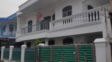 tampak depan rumah 2 lantai baru renov