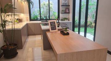 Gambar 4 Rumah 3 Lantai Bagus Semi Furnished SHM di Cluster Versailles, Tangerang