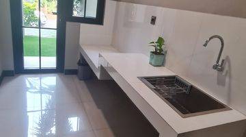 Gambar 3 Rumah 3 Lantai Bagus Semi Furnished SHM di Cluster Versailles, Tangerang