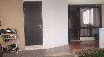 Gambar 2 Dijual Rumah 2 Lantai Shm Bagus Hadap Barat