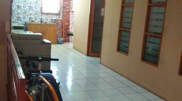 ruang keluarga rumah 2,5 lantai letak strategis