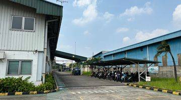 tampak depan gudang bagus siap huni dijababeka