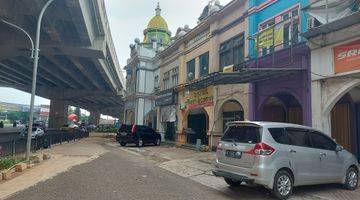 Gambar 4 Ruko Hadap Jalan Raya Di Kawasan Niaga Citra Grand Cibubur