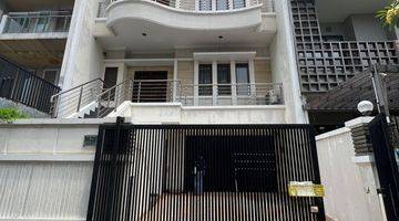 tampak depan rumah permata buana 3 lantai