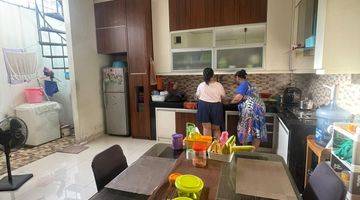 ruang makan rumah green lake city luas