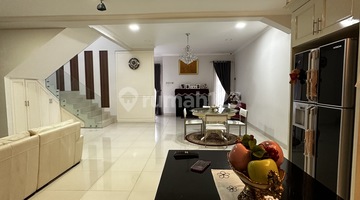 ruang makan rumah 2,5 lantai permata buana