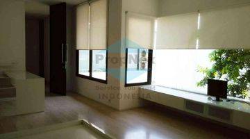 Gambar 4 Rumah 2.5 Lantai Puri Sentra Raya Citraland, Surabaya Semi Furnished