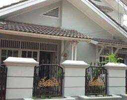 Gambar 1 Di Jual Rumah Siap Huni. Lokasi Strategis. Harga Rp 1,3 M