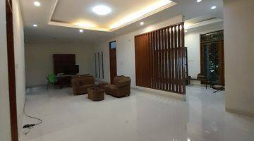 Gambar 1 Rumah 3 Lantai Bagus Semi Furnished SHM di Kebayoran View, Tangerang Selatan