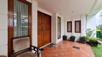 tampak depan rumah 2 lantai bagus semi