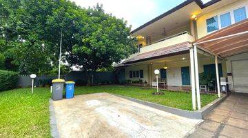 tampak depan rumah 2 lantai asri dan