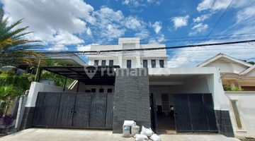 tampak depan rumah lokasi strategis siap huni