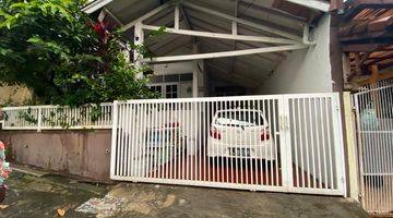 tampak depan rumah 2 lantai cozy dan