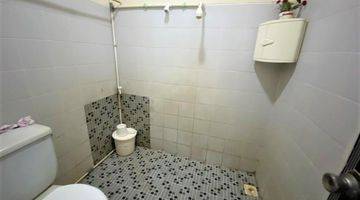 kamar mandi rumah 2 lantai cozy dan