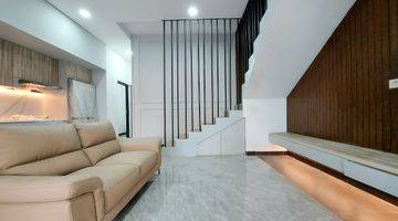 ruang tamu rumah 3 lantai design modern