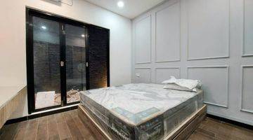 kamar tidur rumah 3 lantai design modern